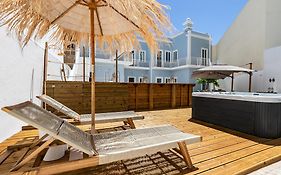 Dona Simone Boutique Suites & Studios